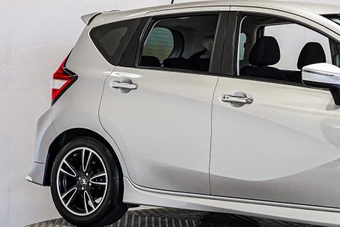 2017 Nissan Note e-Power X - Thumbnail