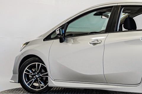 2017 Nissan Note e-Power X - Thumbnail