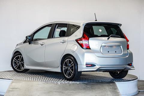 2017 Nissan Note e-Power X - Thumbnail
