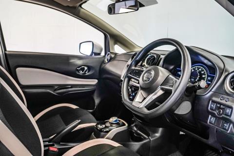 2017 Nissan Note e-Power X - Thumbnail