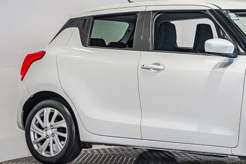 2022 Suzuki Swift Hybrid Limited - Thumbnail