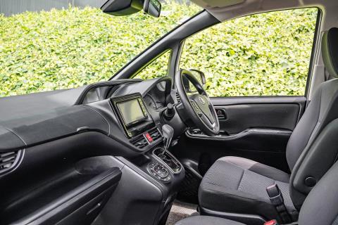 2019 Toyota Voxy 4WD 8 Seater - Thumbnail