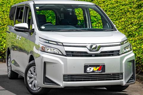 2019 Toyota Voxy 4WD 8 Seater - Thumbnail