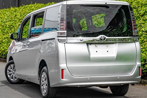 2019 Toyota Voxy 4WD 8 Seater - Thumbnail