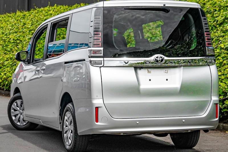 2019 Toyota Voxy 4WD 8 Seater