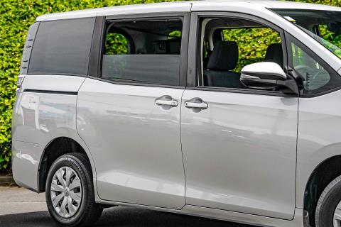 2019 Toyota Voxy 4WD 8 Seater - Thumbnail