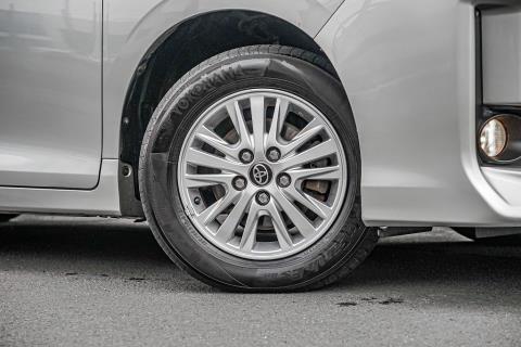 2019 Toyota Voxy 4WD 8 Seater - Thumbnail