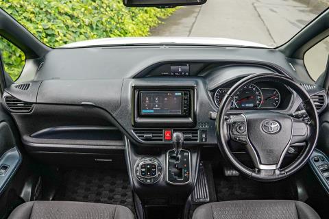 2019 Toyota Voxy 4WD 8 Seater - Thumbnail