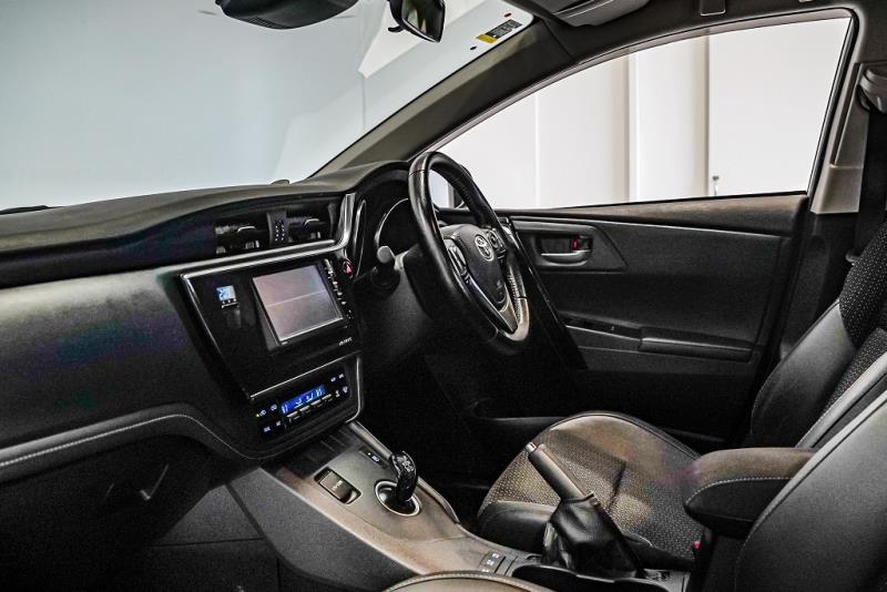 2016 Toyota Auris / Corolla Hybrid