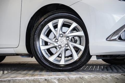 2016 Toyota Auris / Corolla Hybrid - Thumbnail