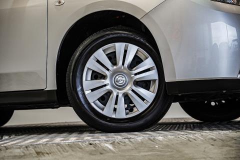 2018 Nissan Wingroad 15B - Thumbnail