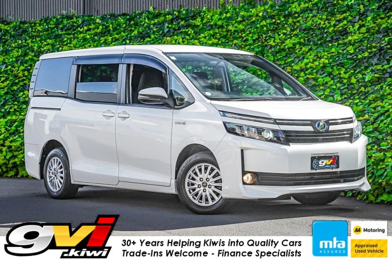2014 Toyota Voxy V / Noah