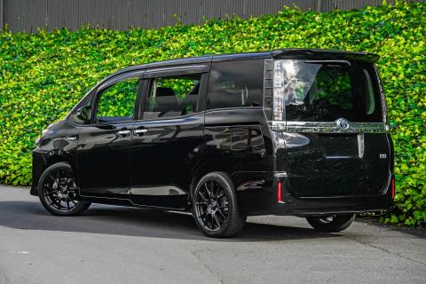2014 Toyota Voxy Hybrid / Noah V - Thumbnail