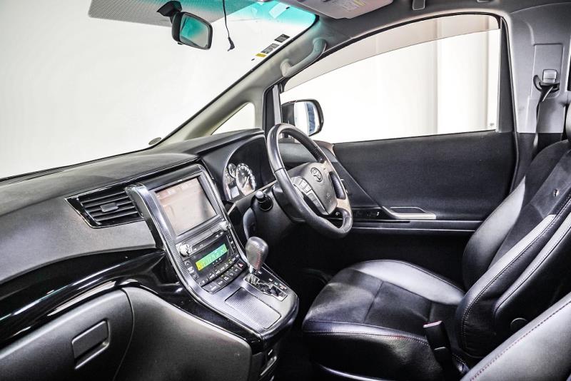 2013 Toyota Vellfire Gs / Alphard