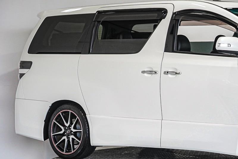 2013 Toyota Vellfire Gs / Alphard