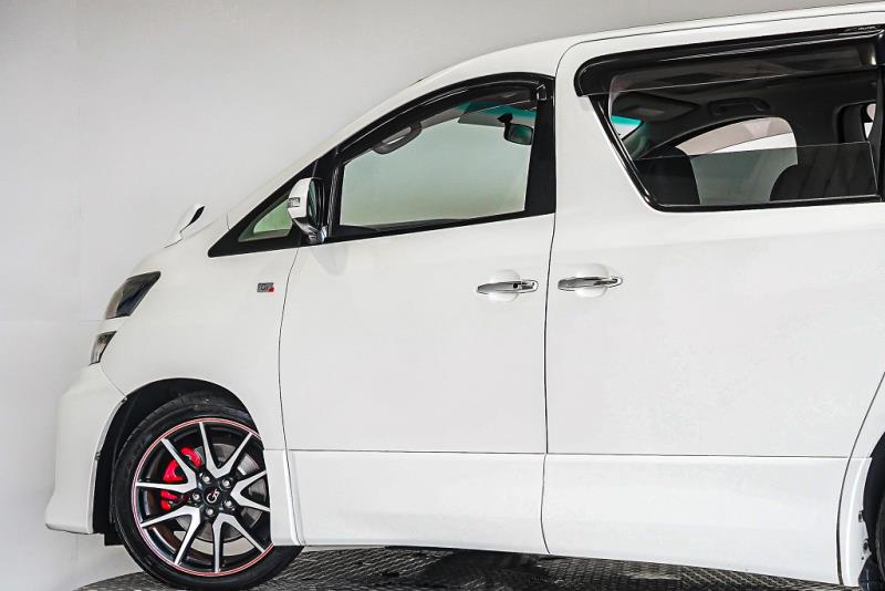 2013 Toyota Vellfire Gs / Alphard