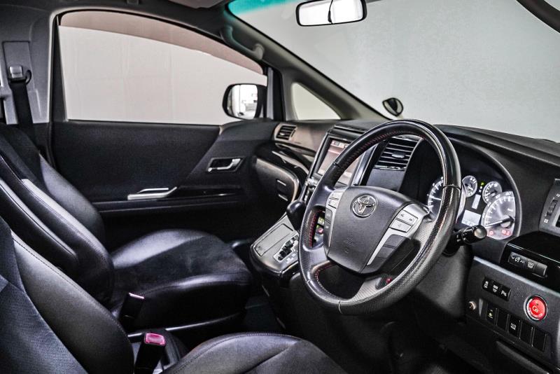 2013 Toyota Vellfire Gs / Alphard