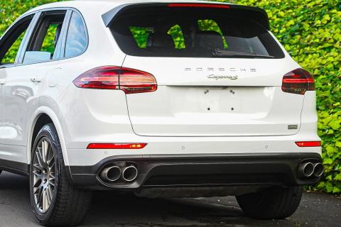 2018 Porsche Cayenne S E-Hybrid - Thumbnail