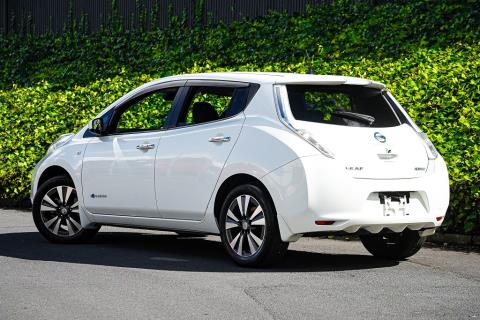 2017 Nissan Leaf 30X 70% SOH - Thumbnail