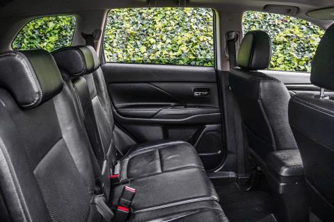 2015 Mitsubishi Outlander 4WD 24G - Thumbnail