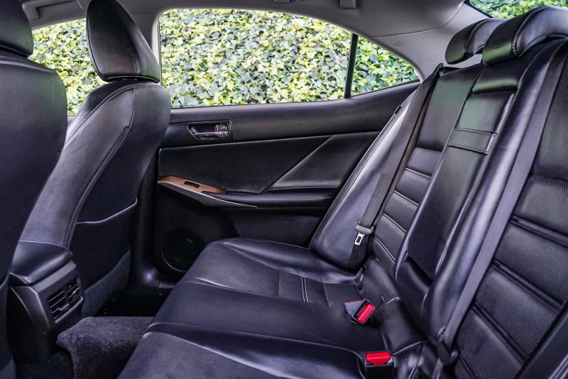 2013 Lexus IS 300h
