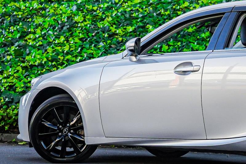 2013 Lexus IS 300h