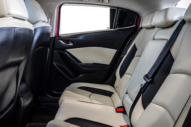 2015 Mazda Axela 20S / 3 Ltd