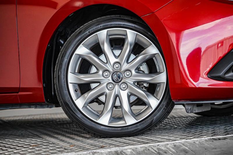 2015 Mazda Axela 20S / 3 Ltd