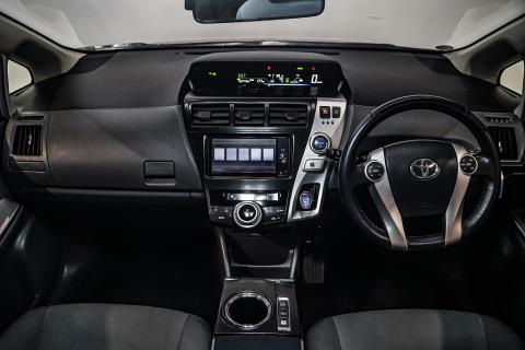 2012 Toyota Prius Alpha S - Thumbnail