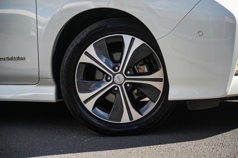 2018 Nissan Leaf 40G 87% SOH - Thumbnail