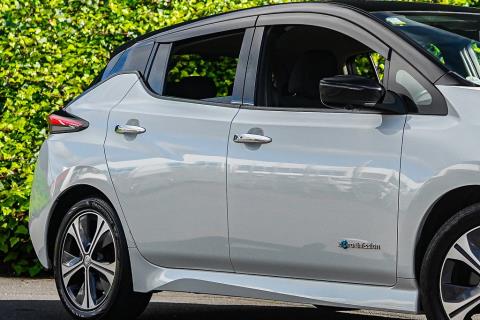 2018 Nissan Leaf 40G 87% SOH - Thumbnail
