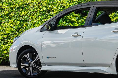 2018 Nissan Leaf 40G 87% SOH - Thumbnail