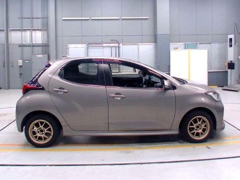 2020 Toyota Yaris Hybrid Z - Thumbnail