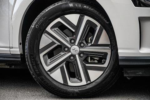 2022 Hyundai Kona EV 64kWh - Thumbnail