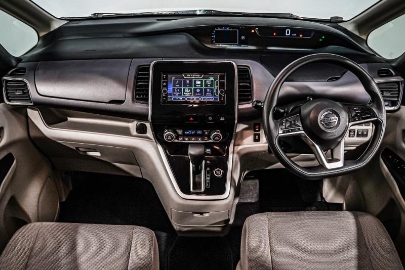 2017 Nissan Serena Hybrid 8 Seater