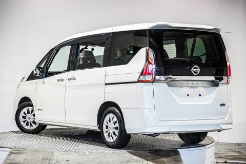 2017 Nissan Serena Hybrid 8 Seater - Thumbnail
