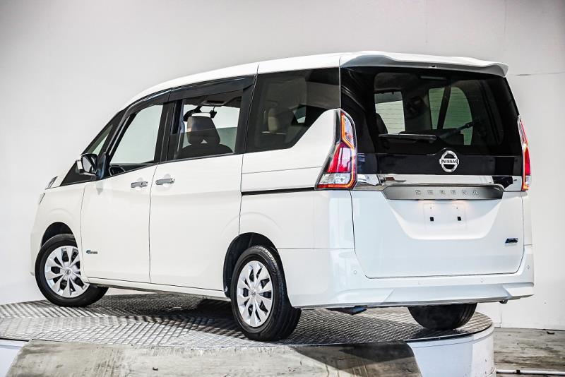 2017 Nissan Serena Hybrid 8 Seater