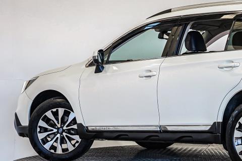 2016 Subaru Outback Limited - Thumbnail