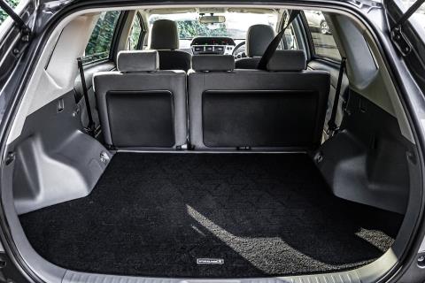 2012 Toyota Prius Alpha S - Thumbnail
