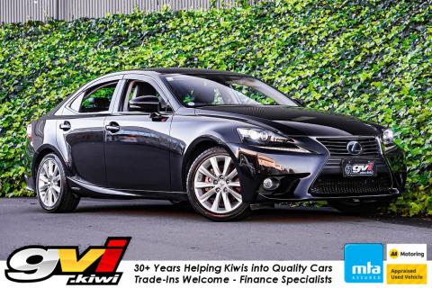 2014 Lexus IS 300h - Thumbnail