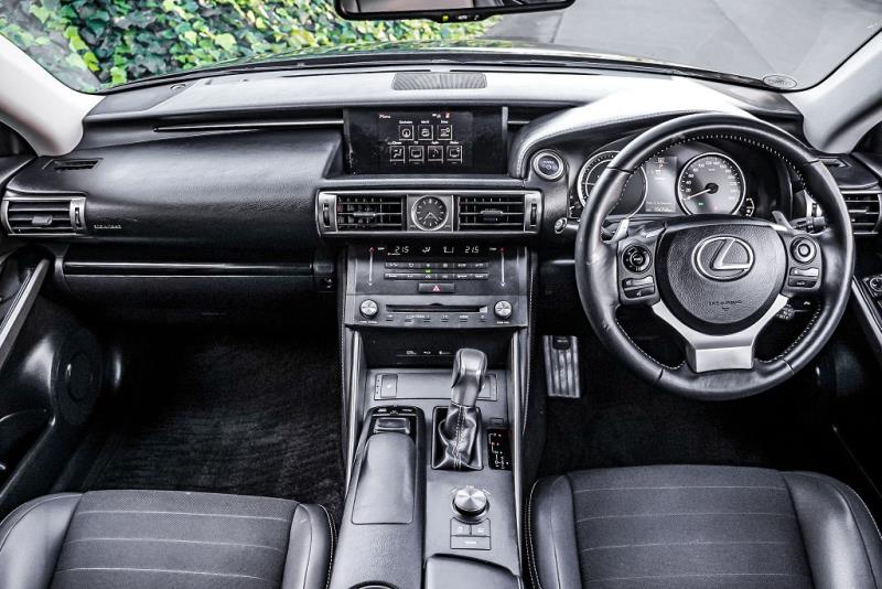 2014 Lexus IS 300h