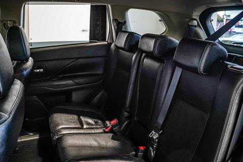 2015 Mitsubishi Outlander 7 Seater - Thumbnail