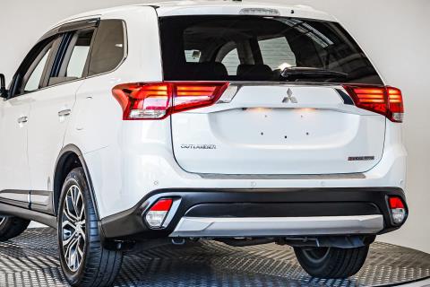 2015 Mitsubishi Outlander 7 Seater - Thumbnail