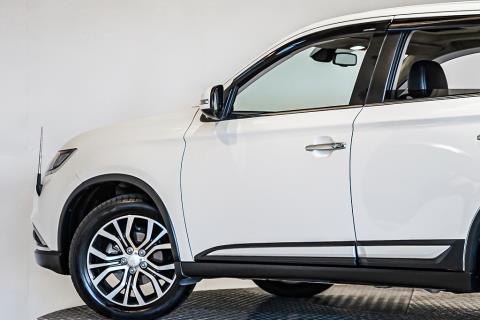 2015 Mitsubishi Outlander 7 Seater - Thumbnail