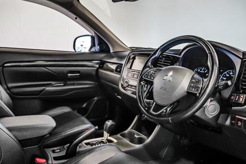 2015 Mitsubishi Outlander 7 Seater - Thumbnail