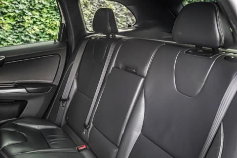 2015 Volvo XC60 T6 R Design 4WD - Thumbnail