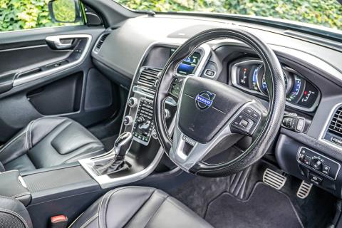 2015 Volvo XC60 T6 R Design 4WD - Thumbnail