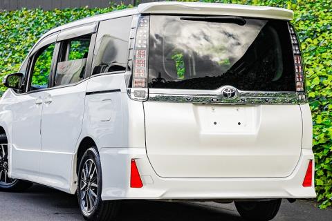 2014 Toyota Voxy ZS / Noah - Thumbnail