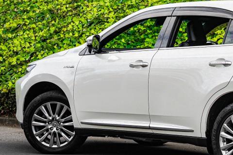 2016 Toyota Harrier Premium Hybrid - Thumbnail