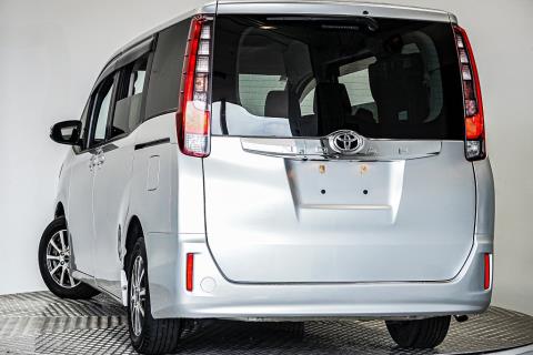 2014 Toyota Noah X 7 Seater - Thumbnail